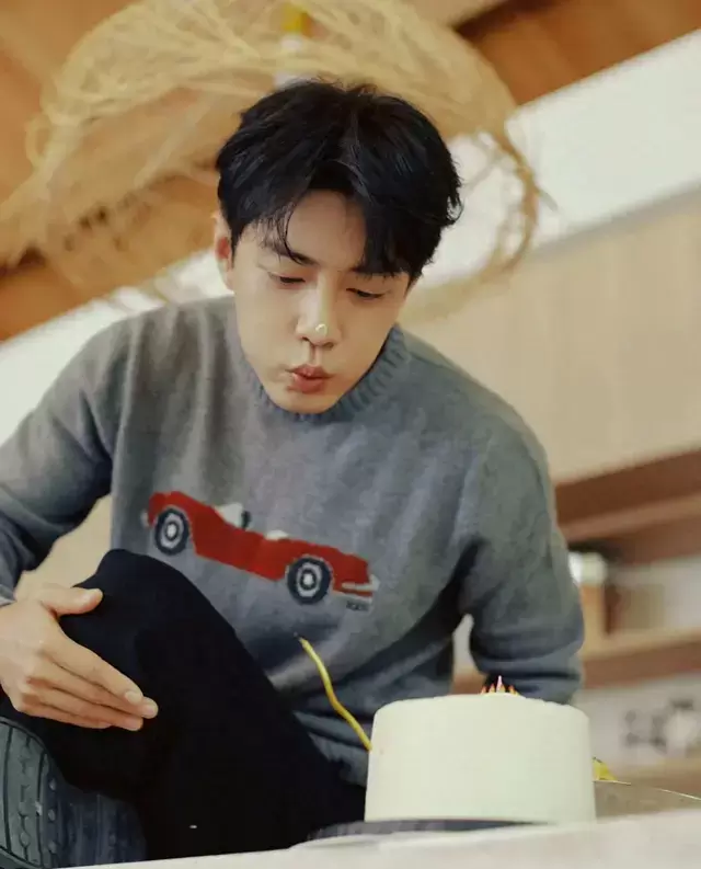 肖战《十日终焉》十二生肖石雕路透曝光画面极模糊 情报图