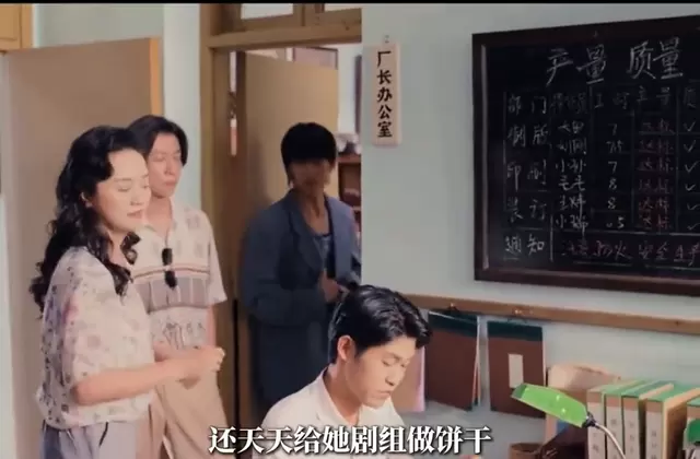 朱媛媛《小城大事》高雪梅角色成生命终章演出：86天零缺席，丝巾之下是无声抗争 现场图