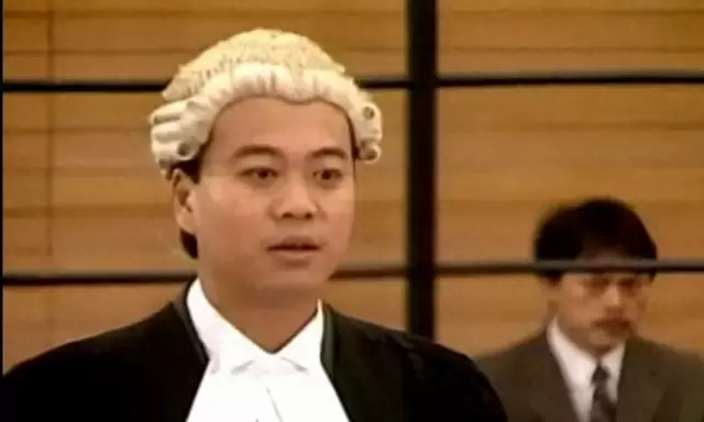 欧阳震华：从八三版“七具尸体”到艾美奖初选唯一港男，24年只演TVB的圆脸封神路 情报图