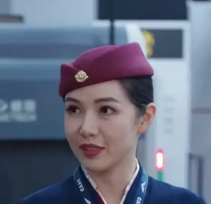 付曼时隔7年回归央视《金关》饰演沈桃桃：从“笔仙校花”到民航一线“最美乘务长” 情报图