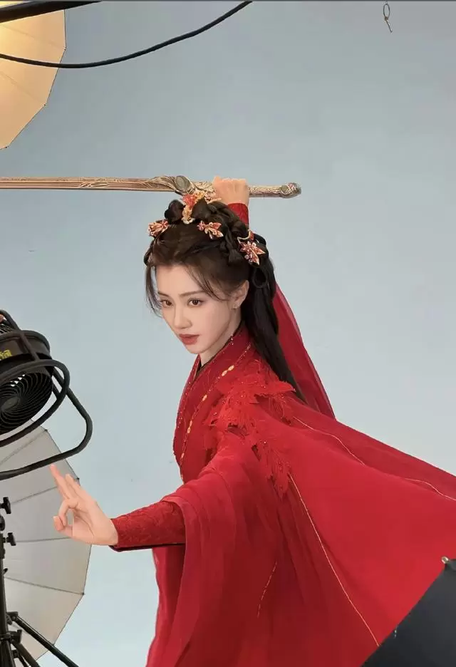《佳偶天成》陆千乔辛湄定情实为河边对峙戏而非甜蜜撒糖 现场图