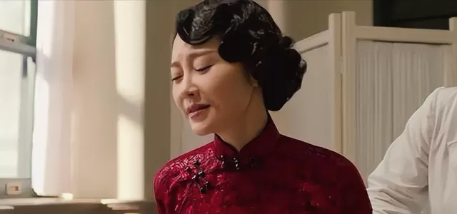 许晴廖凡《邪不压正》对手戏成影片表演高光：四场交锋重构乱世人物关系张力 资讯配图